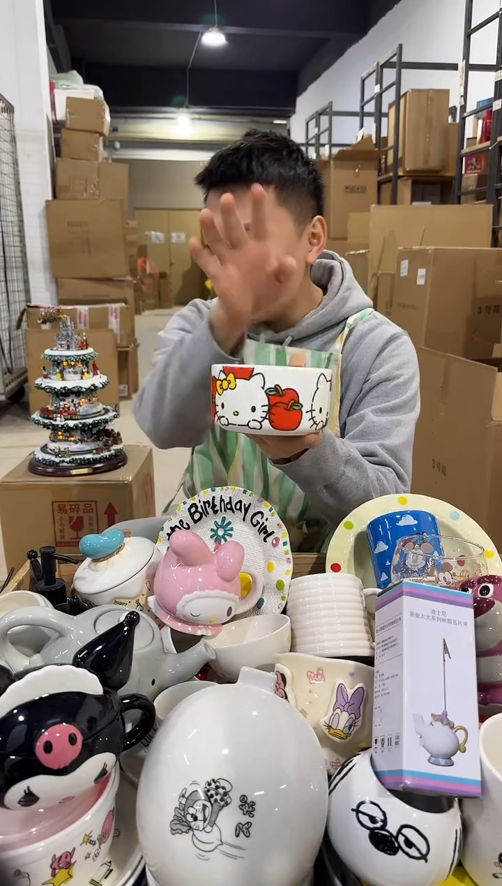 瓷片白色kt猫碗 