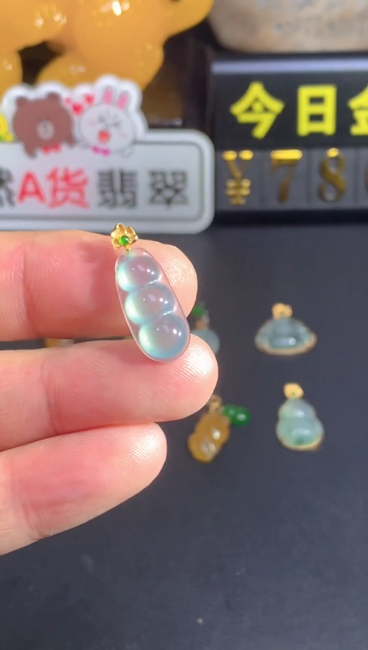 颈饰18K金镶嵌翡翠   