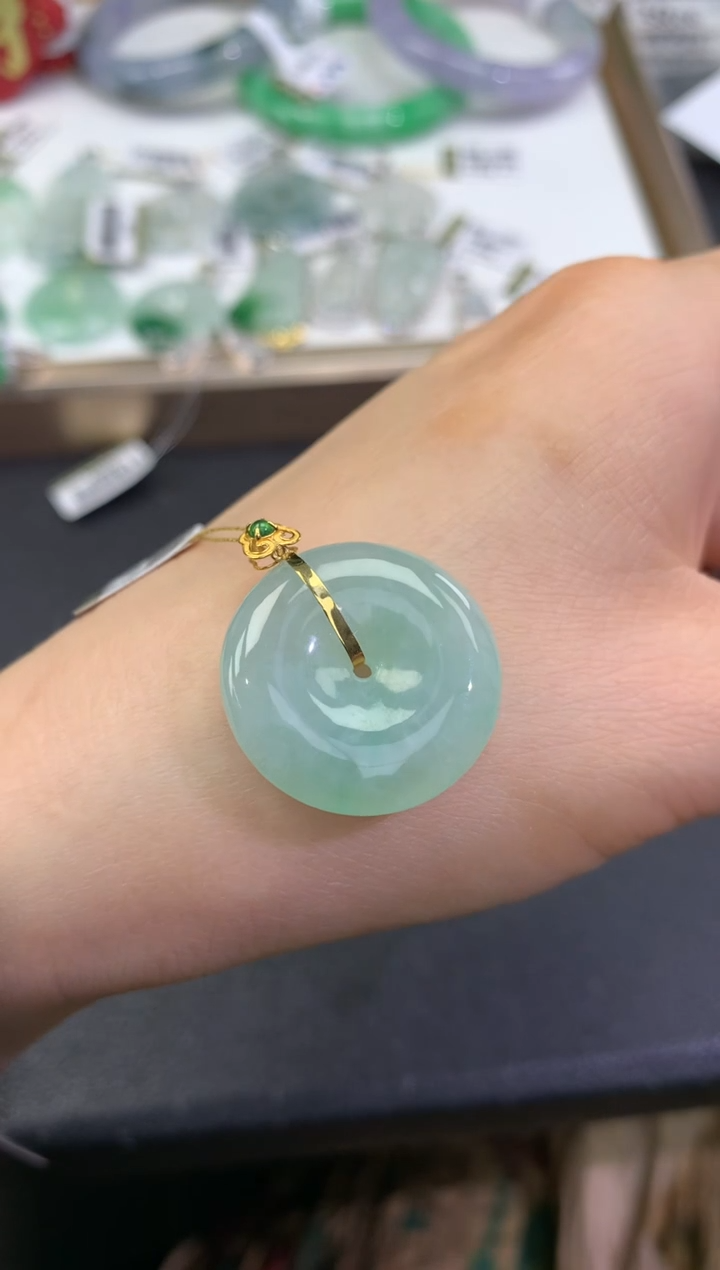 【闪购商品】翡翠吊坠(赠链)18K金镶嵌              