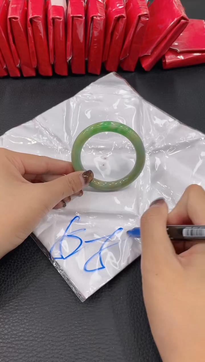 【闪购商品】翡翠手镯未镶嵌手镯