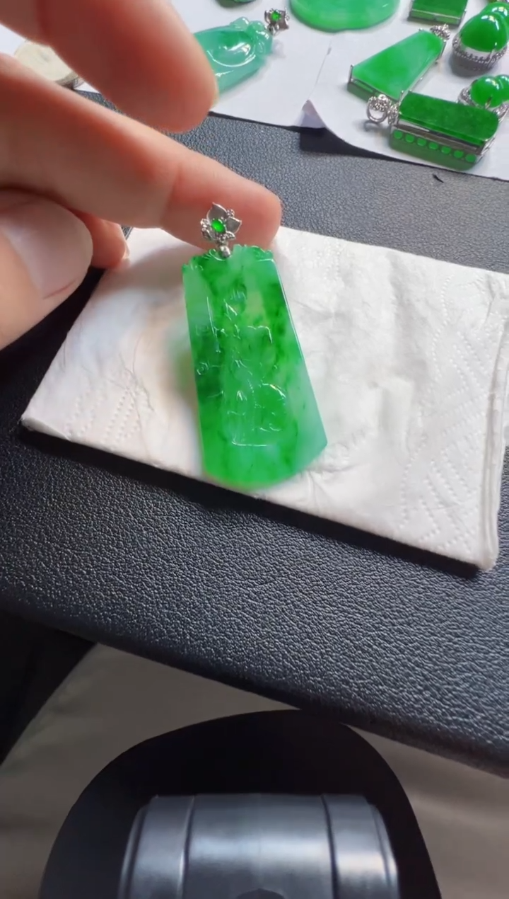 吊坠(不含链)18K金镶嵌翡翠9800