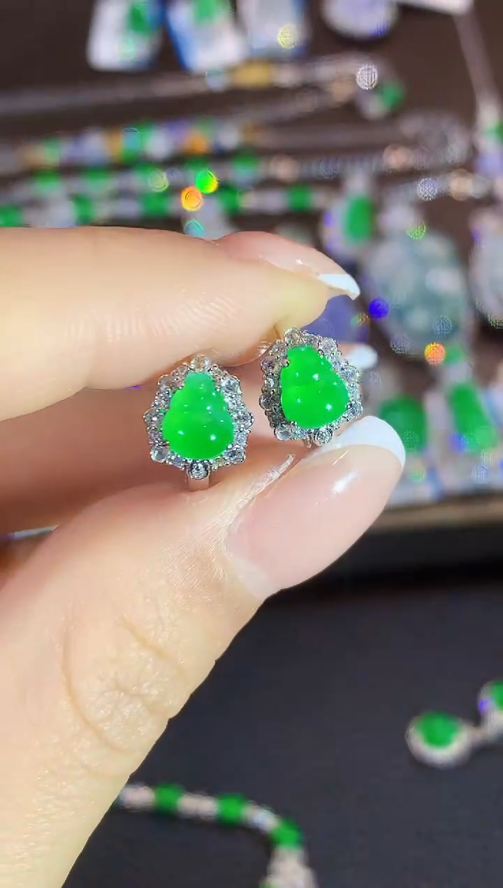 18K金镶嵌翡翠耳饰C47