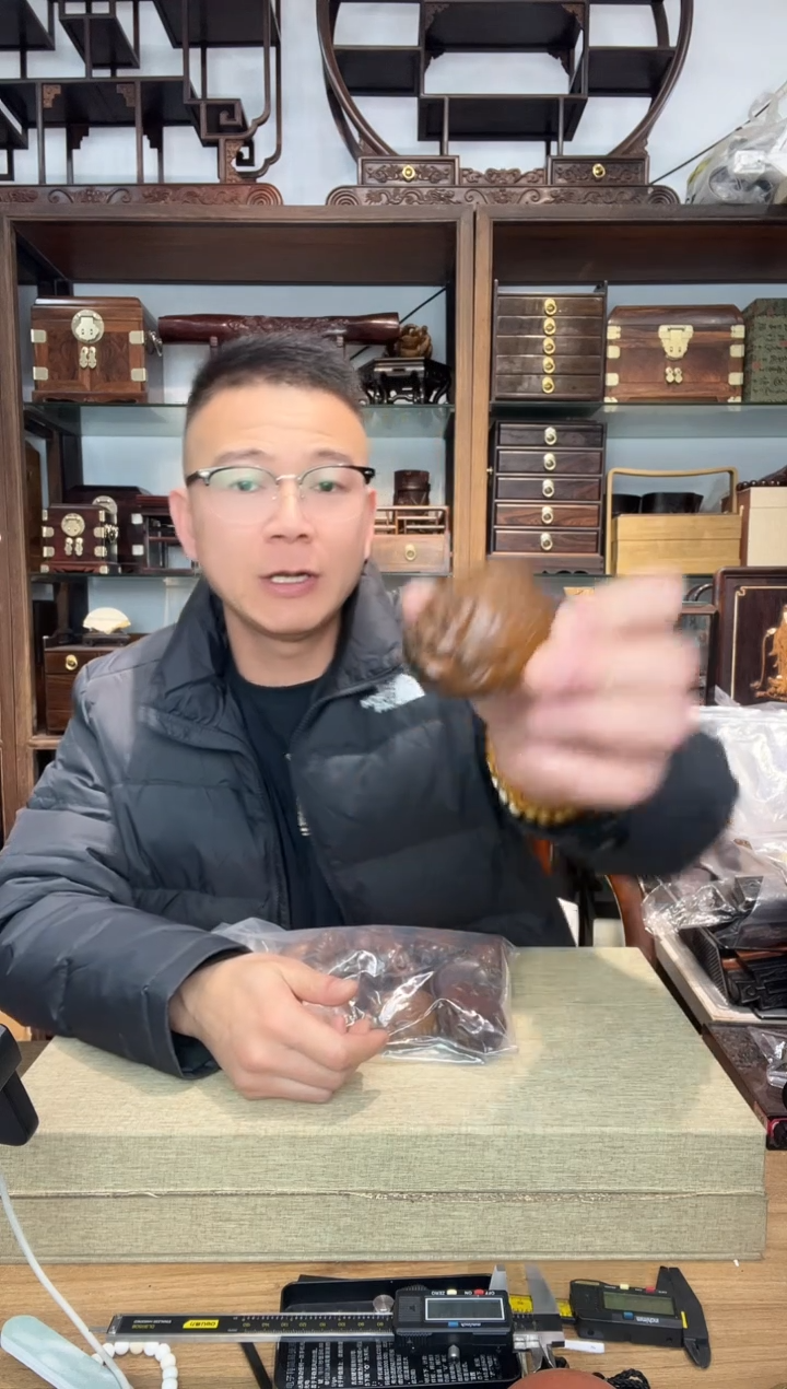 乌木类书架641黄杨做旧谛听手把件