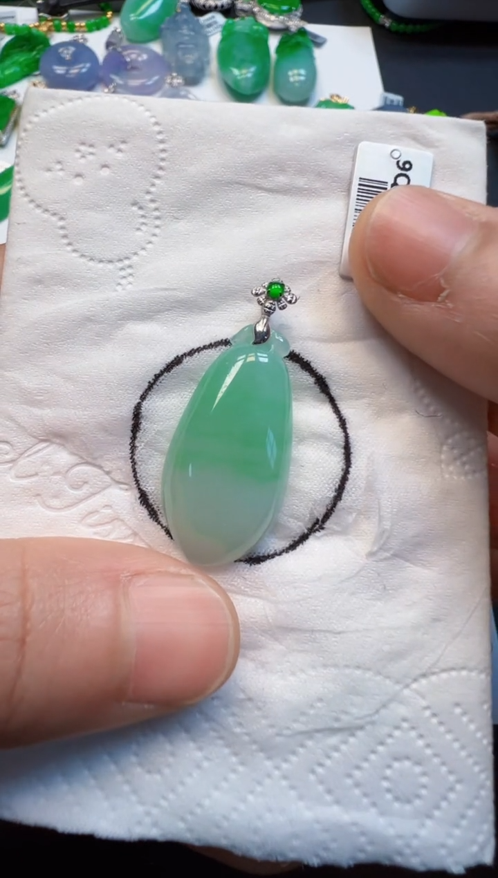 【闪购商品】翡翠吊坠(不含链)18K金镶嵌1980