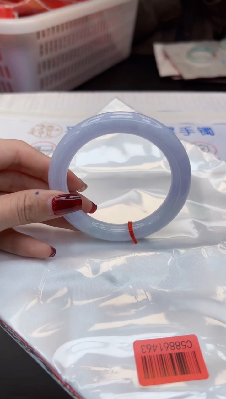【闪购商品】翡翠手镯未镶嵌，手镯均需要有包容心