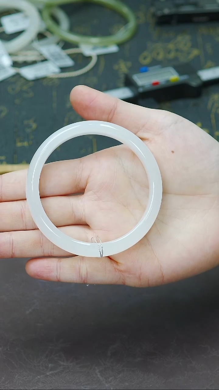 未镶嵌手镯和田玉57圈口正装高冰白白玉手镯