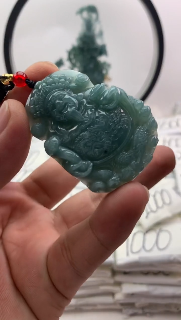 翡翠未镶嵌颈饰财神【品质一般介意慎拍】