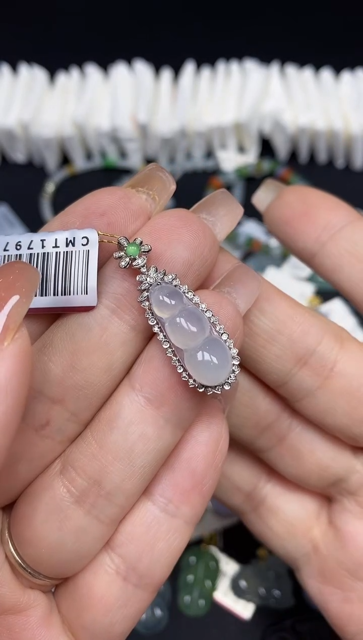 吊坠(不含链)18K金镶嵌翡翠豆子18K金扣镶嵌@@CMT1797-9