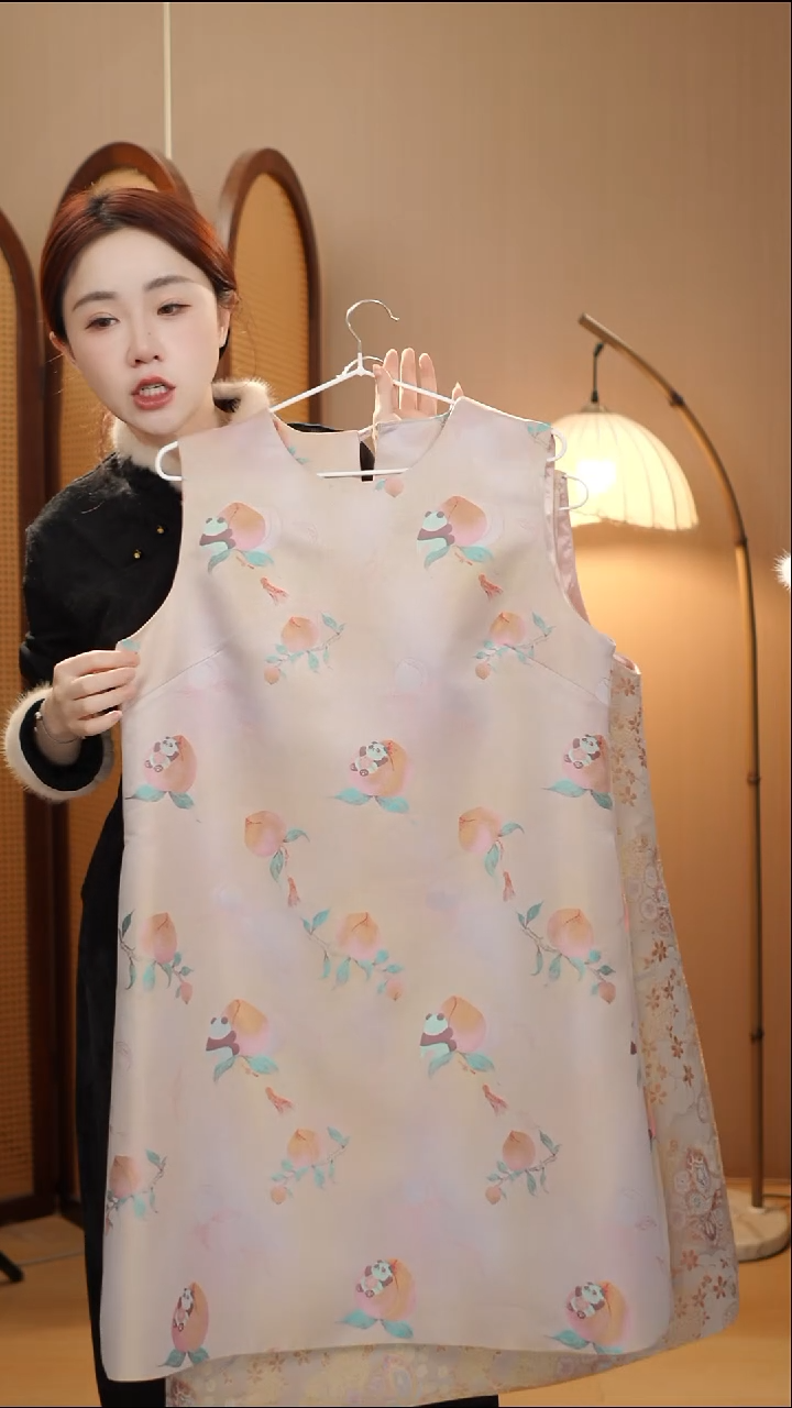 粉熊猫桃子马甲裙