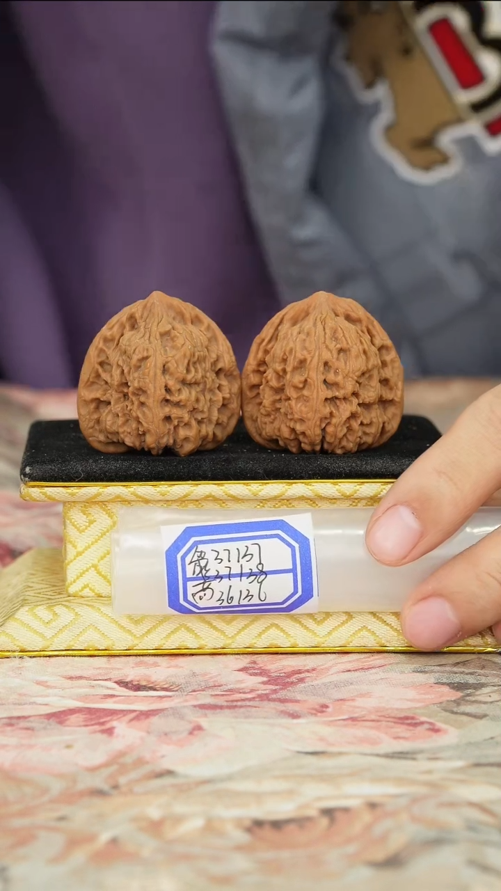 【闪购商品】文玩核桃把件赵喜满南将石