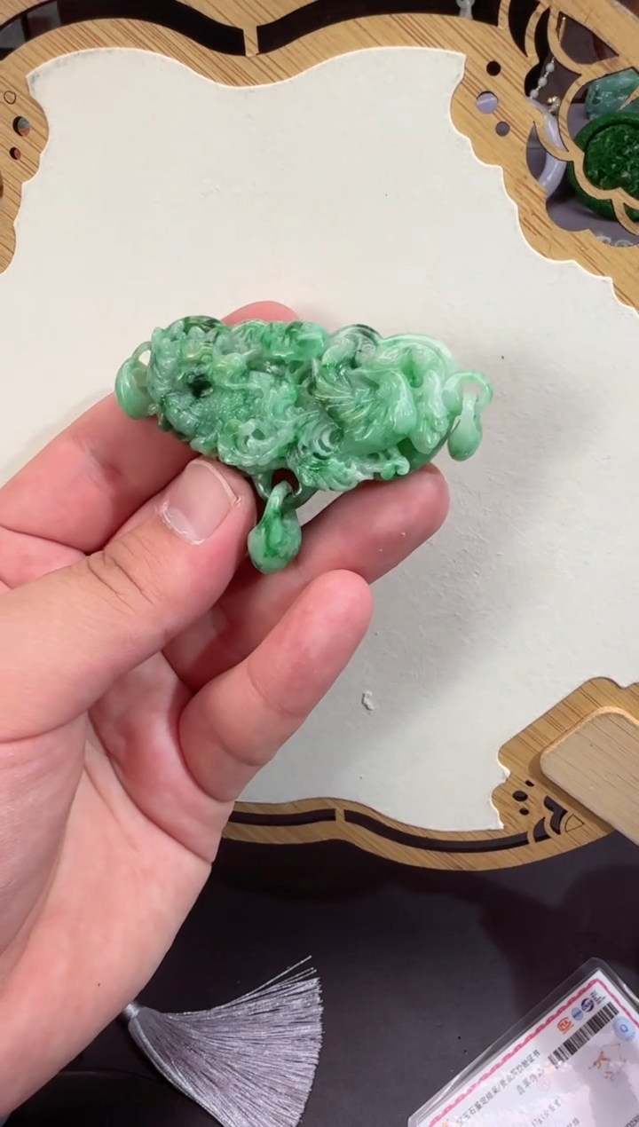 【闪购商品】翡翠颈饰未镶嵌牌子