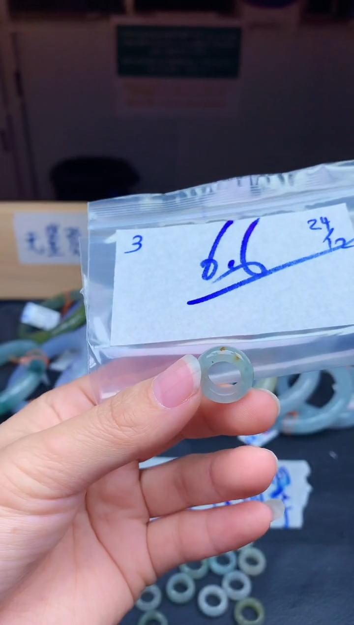 未镶嵌挂件翡翠无**际3毛货需精细抛光挂件多样性拍一发一