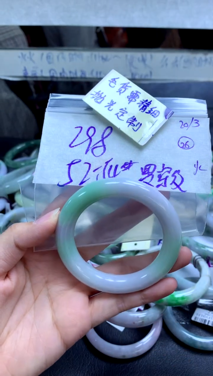 定制翡翠未镶嵌手镯毛货需精细抛光+多人