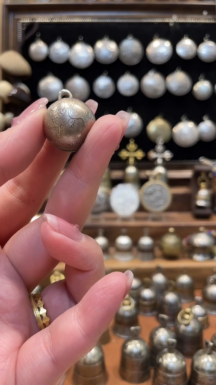 铁合金珐琅香港麒麟圆铃铛微瑕