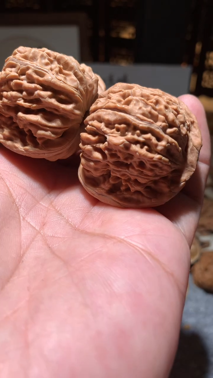 文玩核桃把件【核缘雅趣】40左右汉高楼，同尺寸随机发