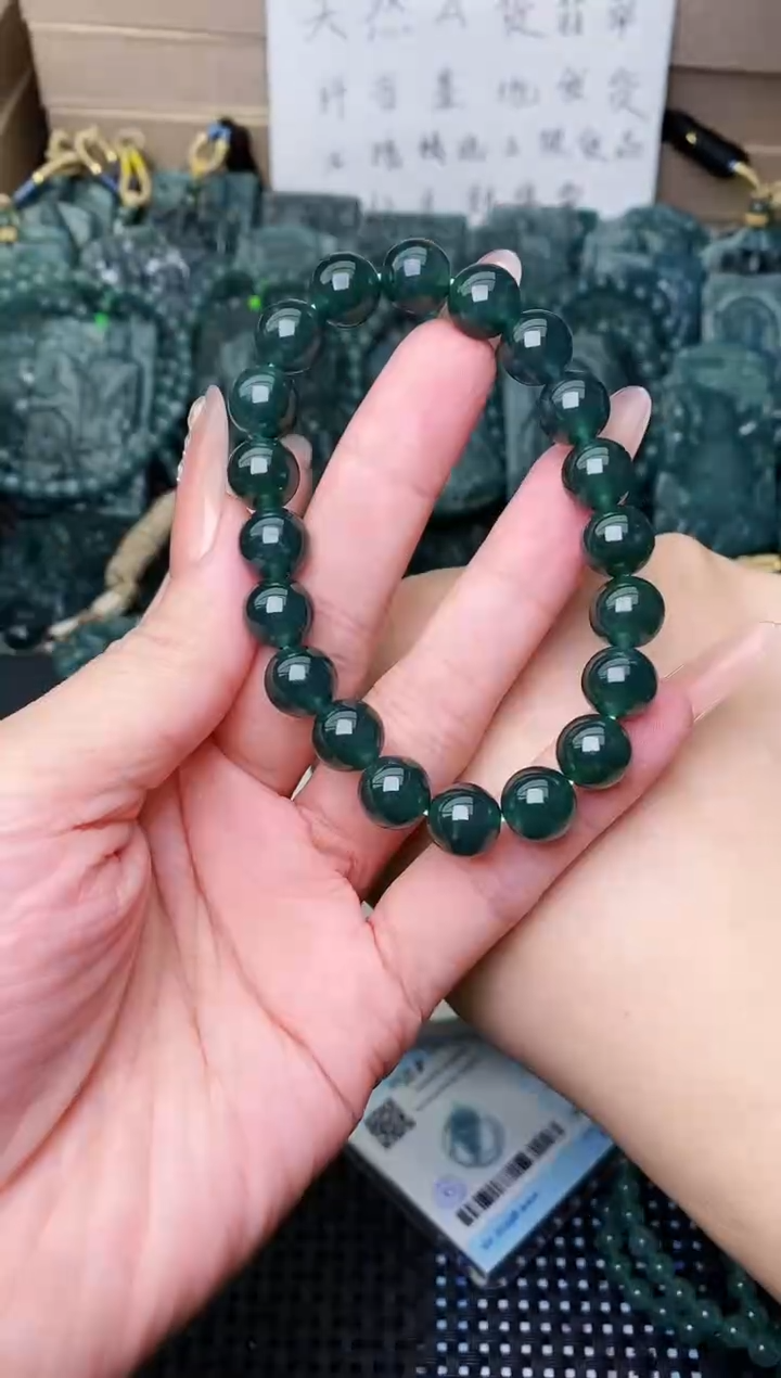 颈饰未镶嵌翡翠 