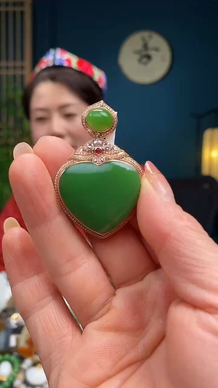 【闪购商品】和田玉吊坠18K金镶嵌吊坠