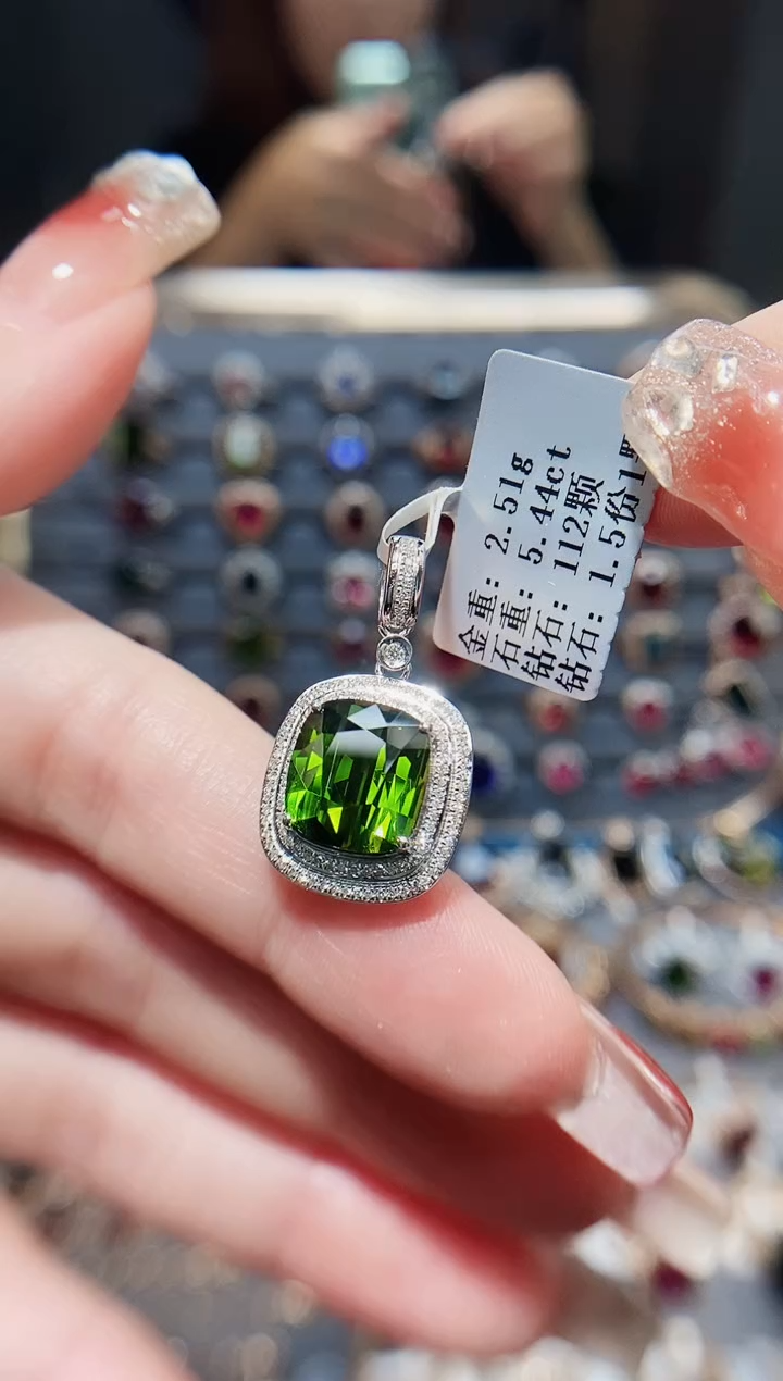 颈饰18K金镶嵌碧玺5.44.