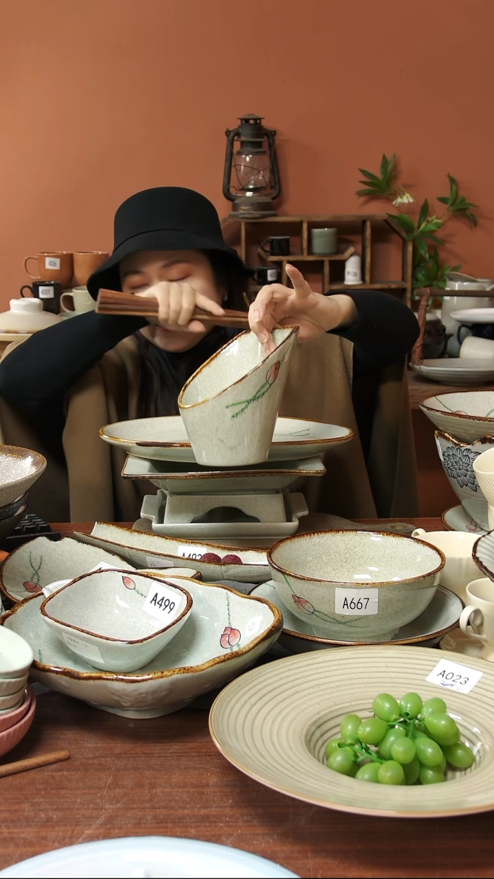 陶瓷A676 一只手绘荷花黑点高低筒子可能微