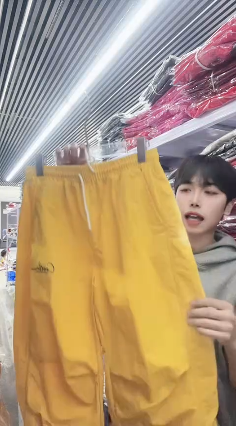 闪电购精品女装2615黄M