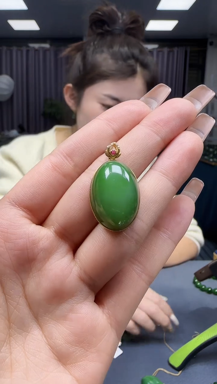 【闪购商品】和田玉挂件18K金镶嵌1