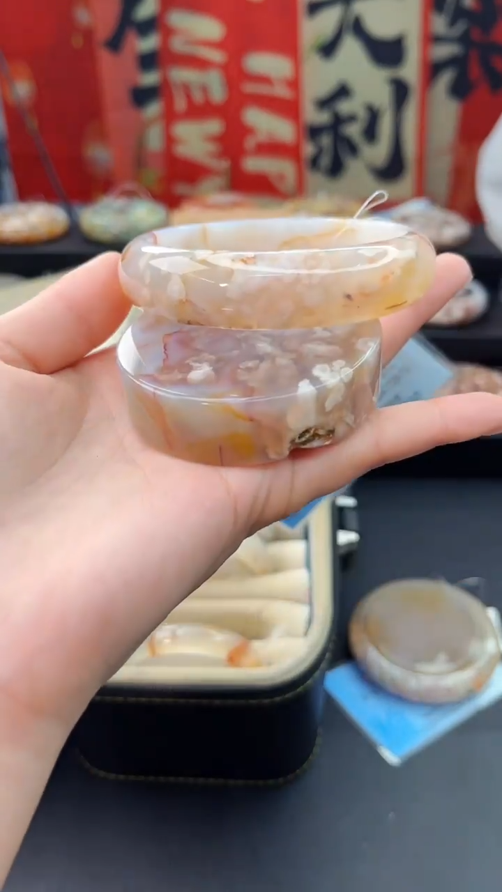 【闪购商品】石英质玉手镯未镶嵌赠送镯心（圈口58