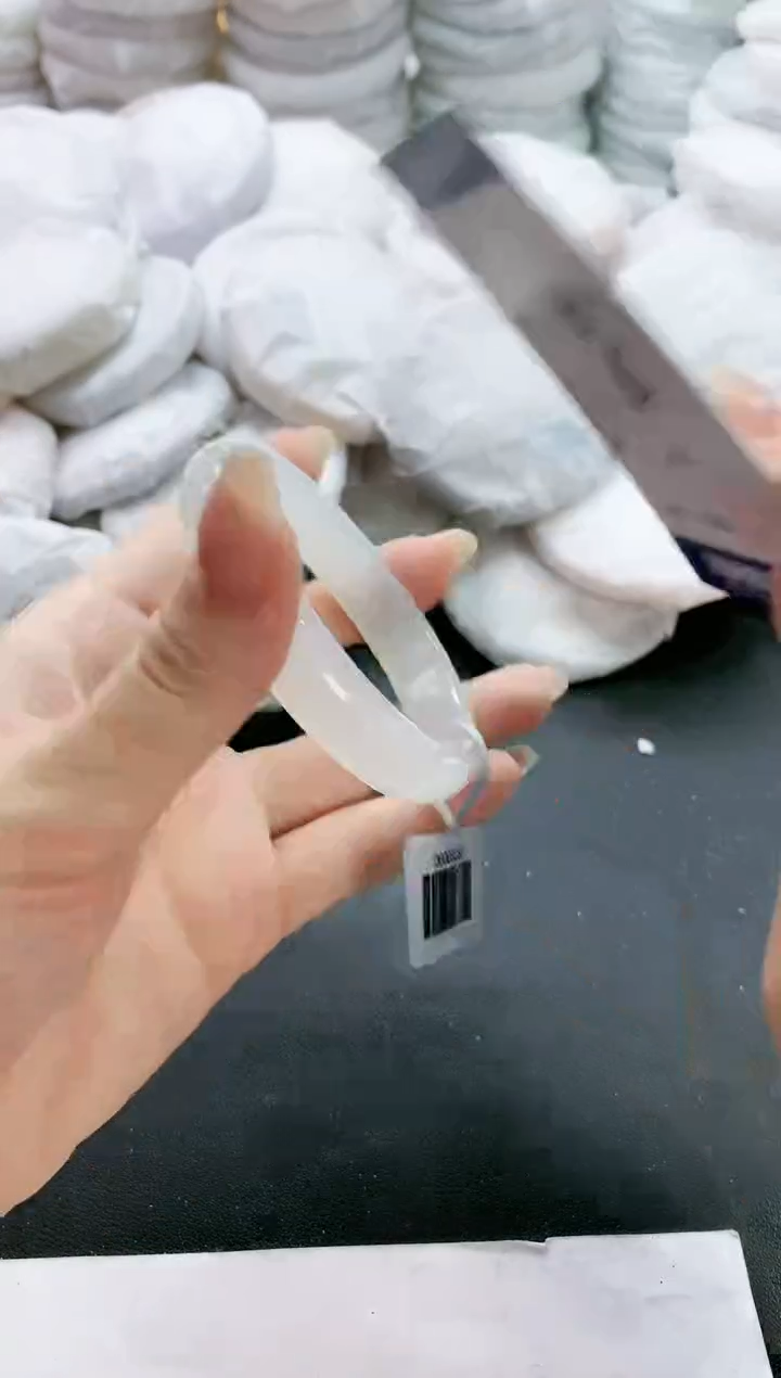 【闪购商品】玛瑙/玉髓手镯未镶嵌170