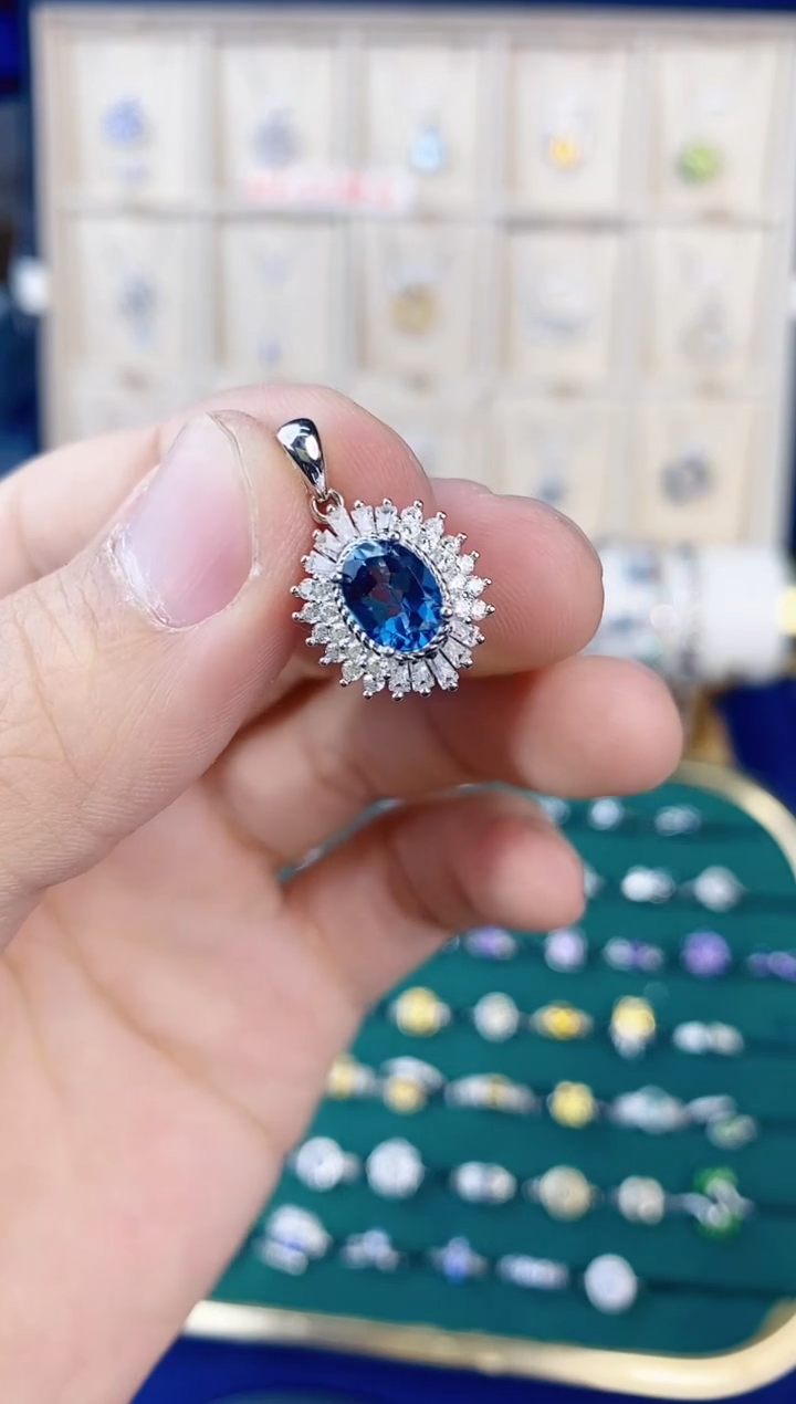 【闪购商品】托帕石吊坠银S925镶嵌不带链子