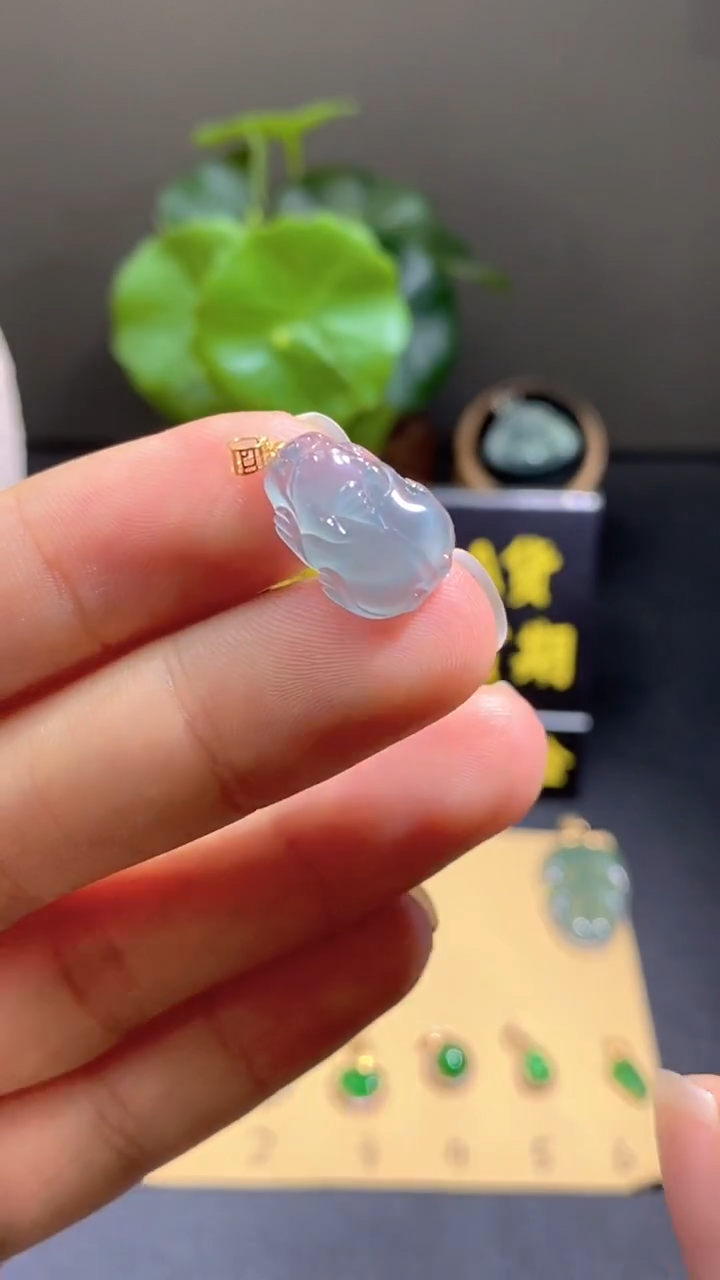 颈饰18K金镶嵌翡翠翡翠A货