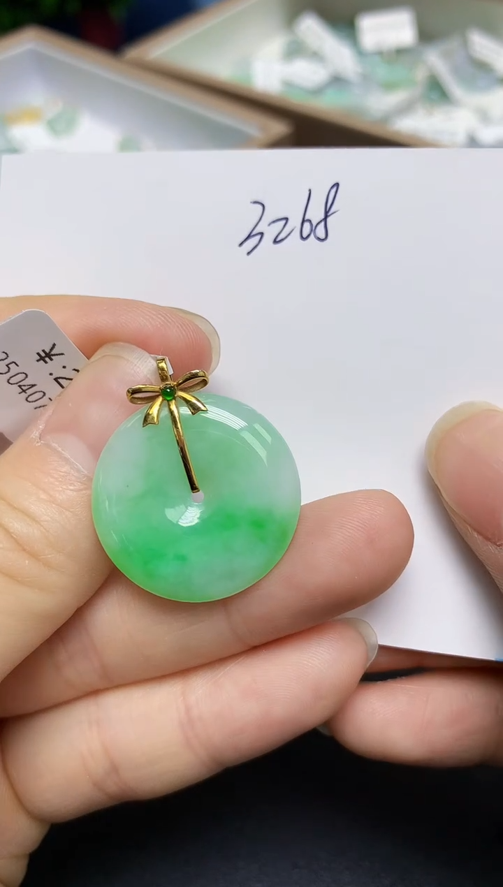 翡翠18K金镶嵌颈饰 天然翡翠A货