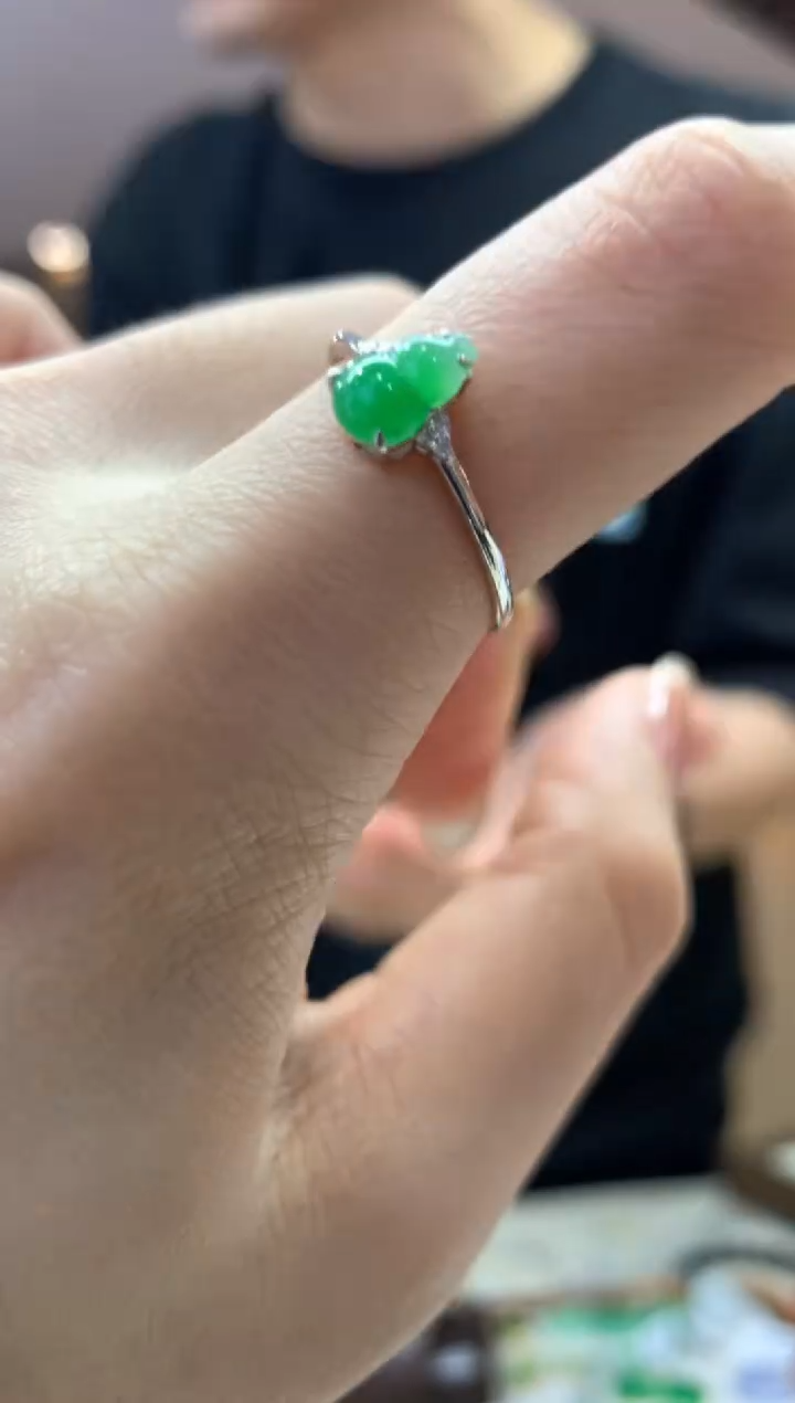 翡翠戒指18K金镶嵌戒指