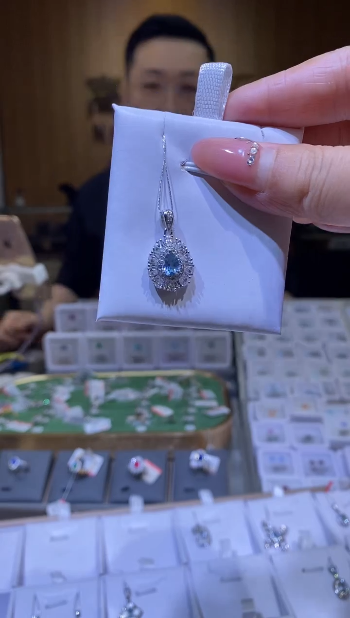 海蓝宝石吊坠(赠链)银S925镶嵌天然海蓝宝吊坠