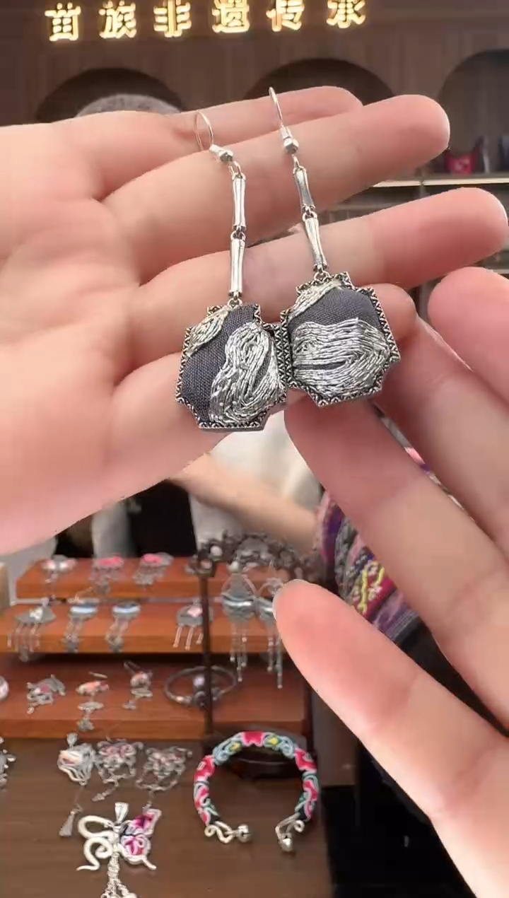 【闪购商品】织绣扶光苗绣传承36