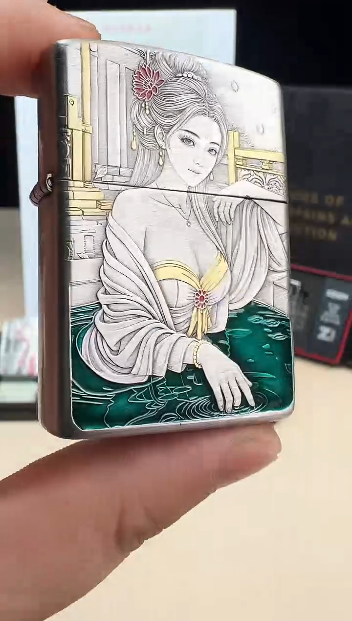 钢贵妃出浴-盔甲熏银鎏金珐琅彩