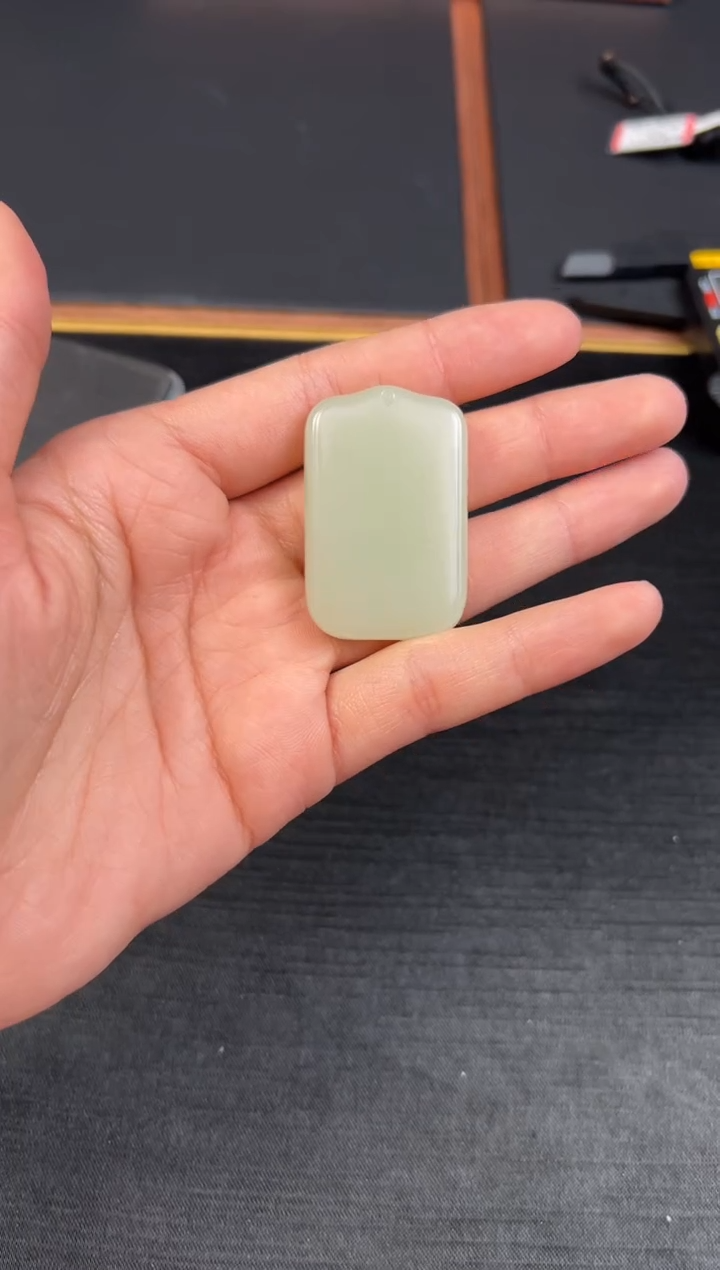 【闪购商品】和田玉吊坠(赠链)未镶嵌且末微色差迪克兰一细