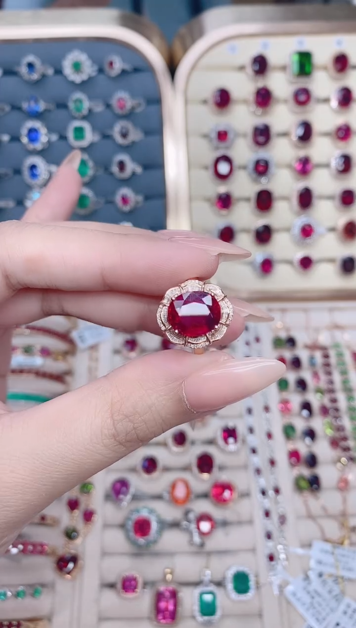 碧玺戒指18K金镶嵌碧玺.