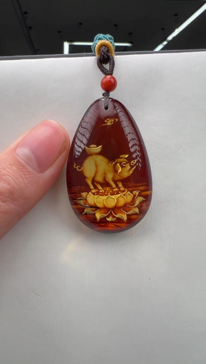 琥珀颈饰未镶嵌猪