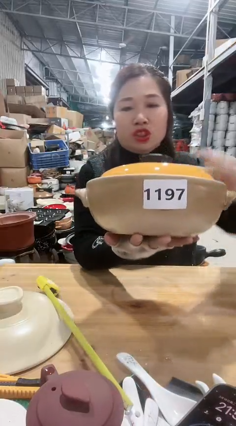 【闪购商品】1197瑕疵咖色锅带盖，