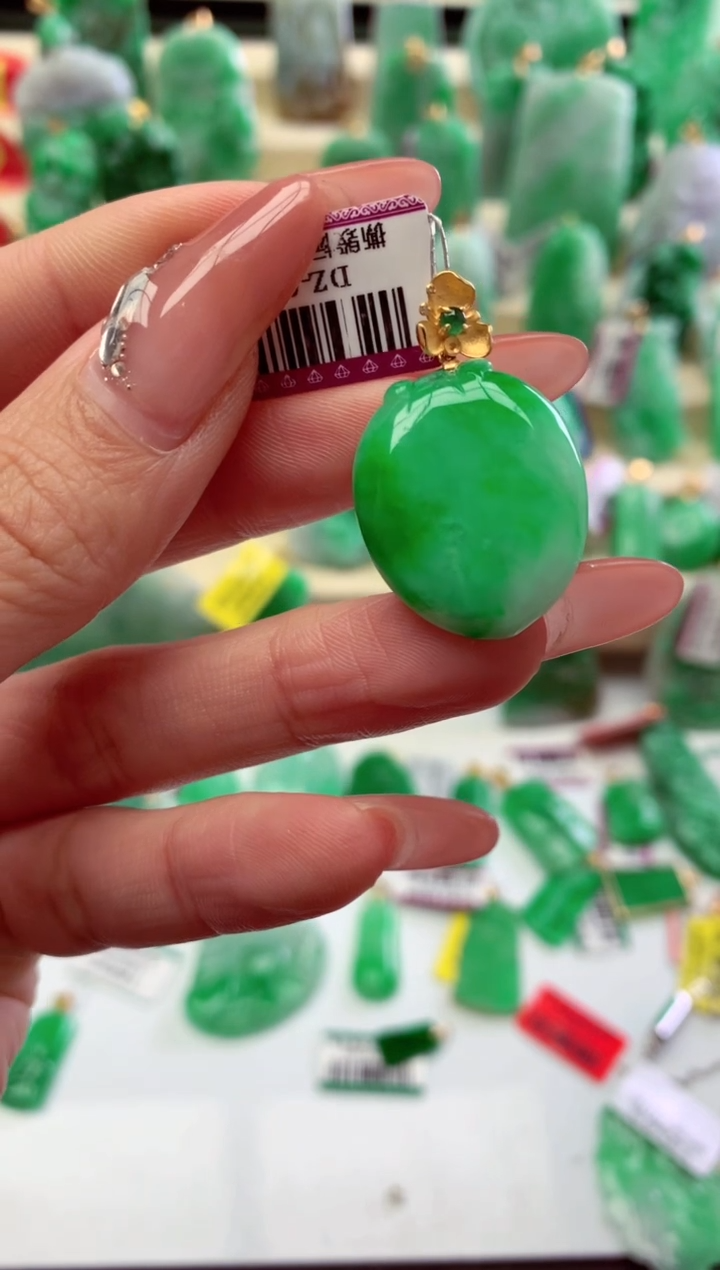 【闪购商品】翡翠吊坠(不含链)18K金镶嵌挂件