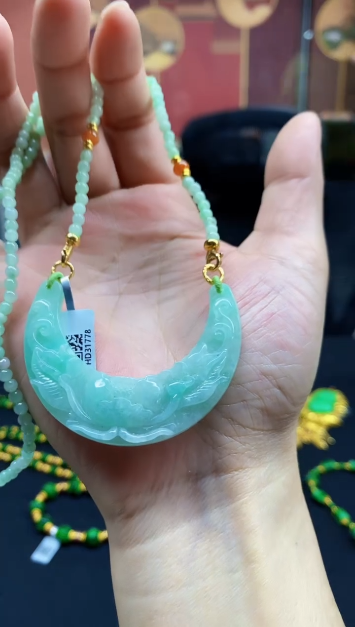 颈饰未镶嵌翡翠吊坠