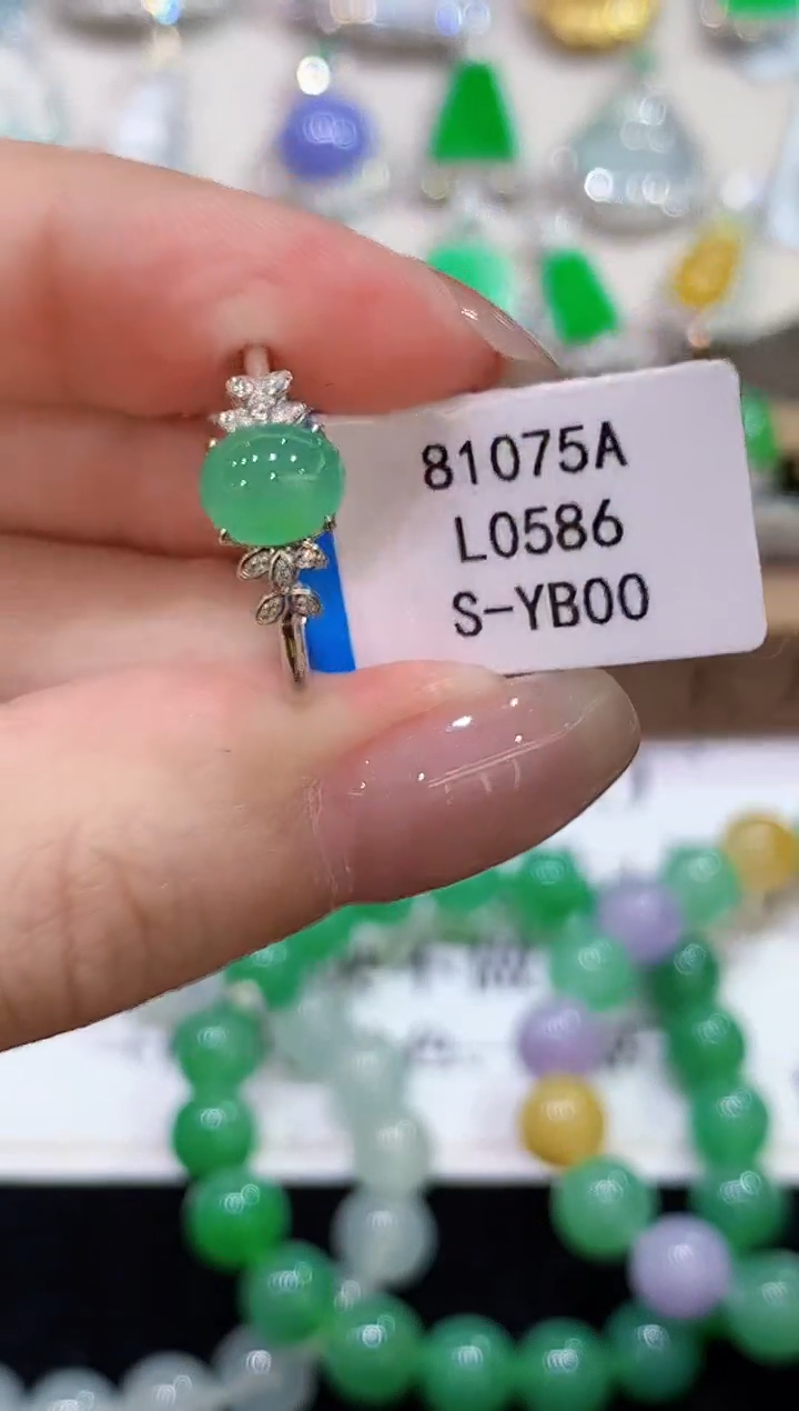 18K金镶嵌戒指翡翠L0586多样性发其一