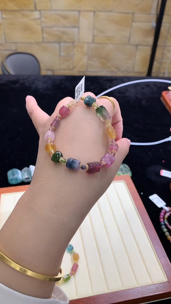 18K金镶嵌手链碧玺独家设计款多样性发其一