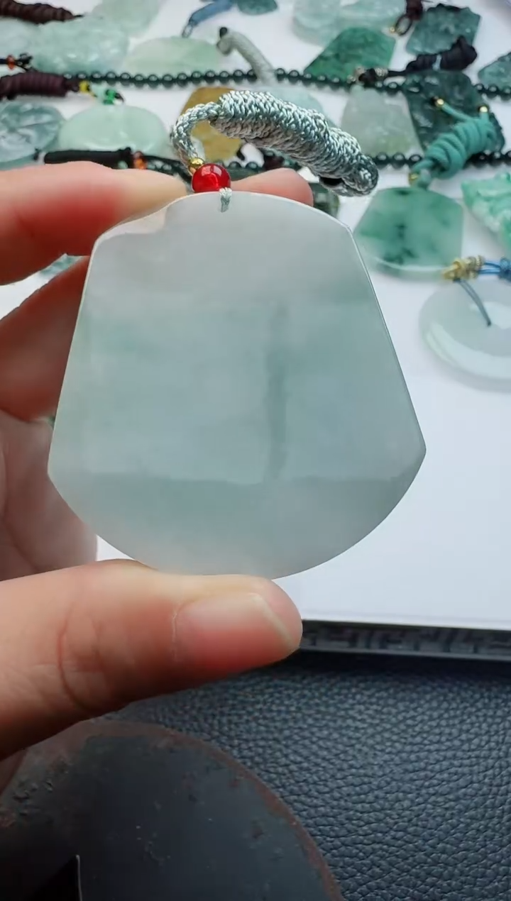 【闪购商品】翡翠吊坠(不含链)未镶嵌多样性随机发其一