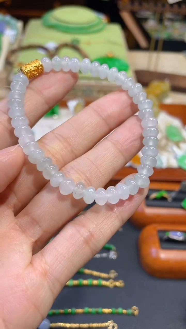 颈饰未镶嵌翡翠手串