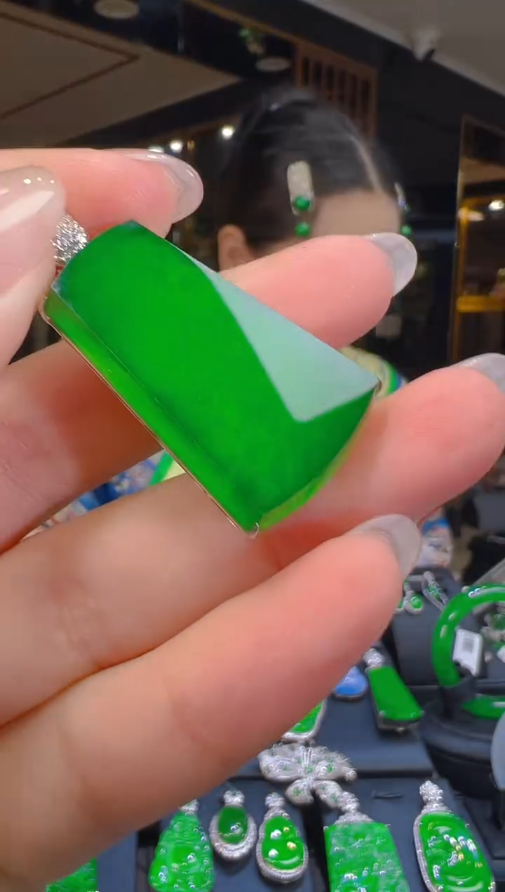 吊坠(赠链)18K金镶嵌翡翠034 