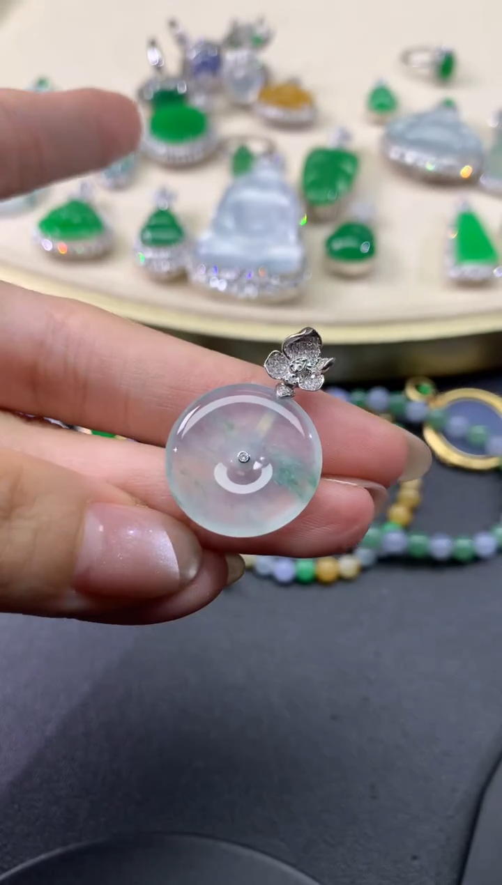 【闪购商品】翡翠吊坠(不含链)18K金镶嵌105天然A货翡翠