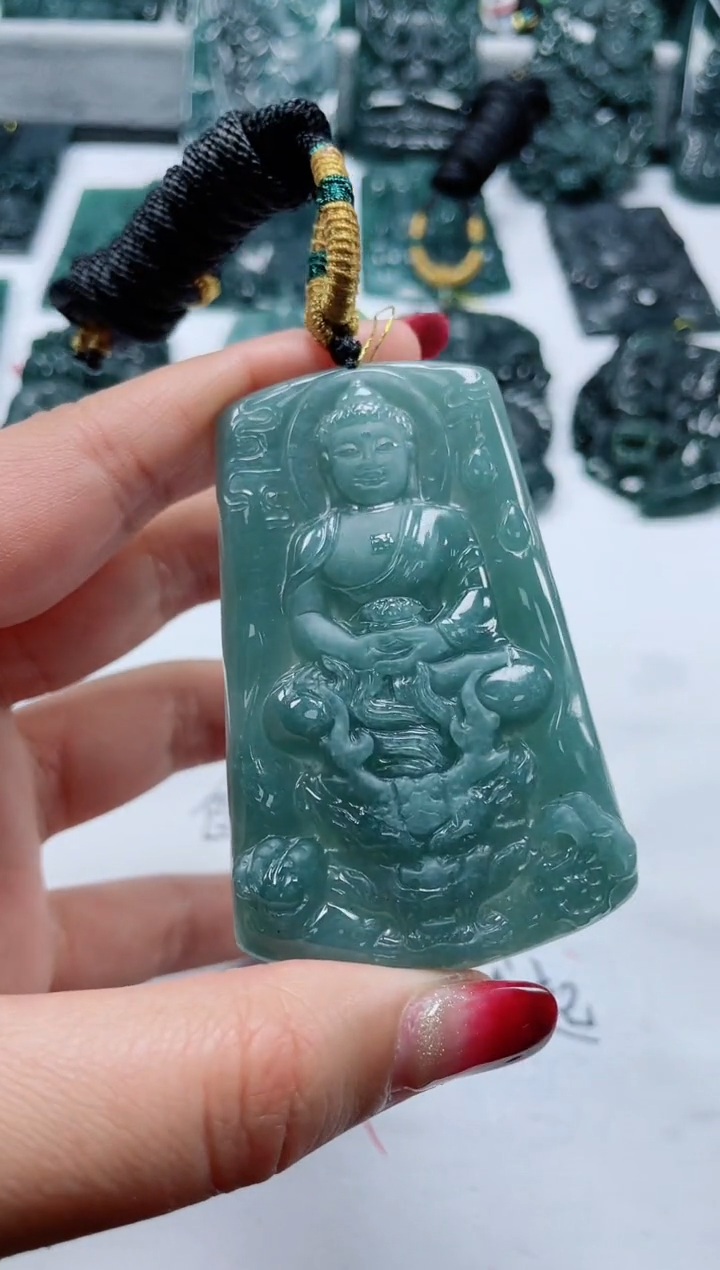 【闪购商品】翡翠颈饰未镶嵌        