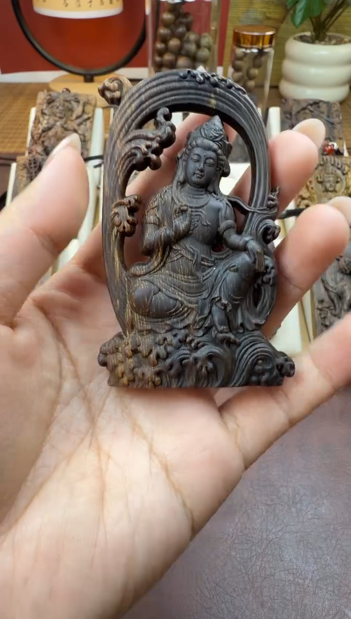 木木雕款芽庄  水月观音 双面雕刻 8cm 送养香瓶