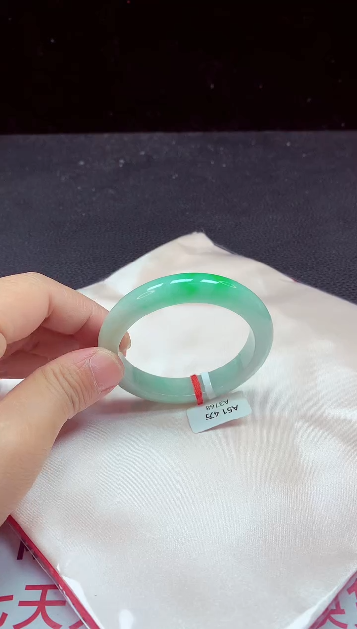 【闪购商品】翡翠手镯（圆镯）未镶嵌手镯