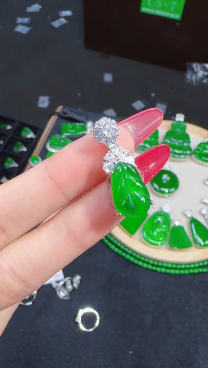 未镶嵌定制翡翠翡翠吊坠171